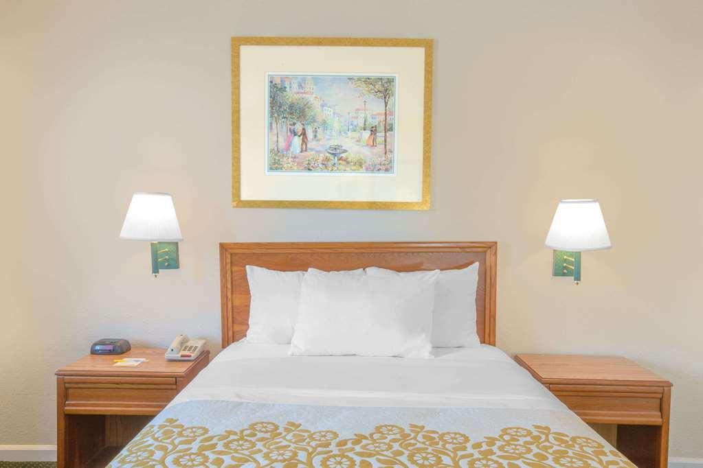 Lodge Econo Cherry Point *