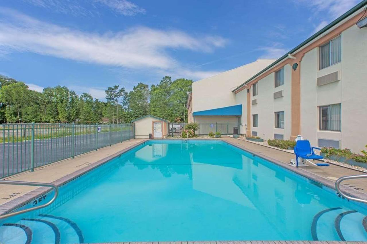 Lodge Econo Cherry Point *