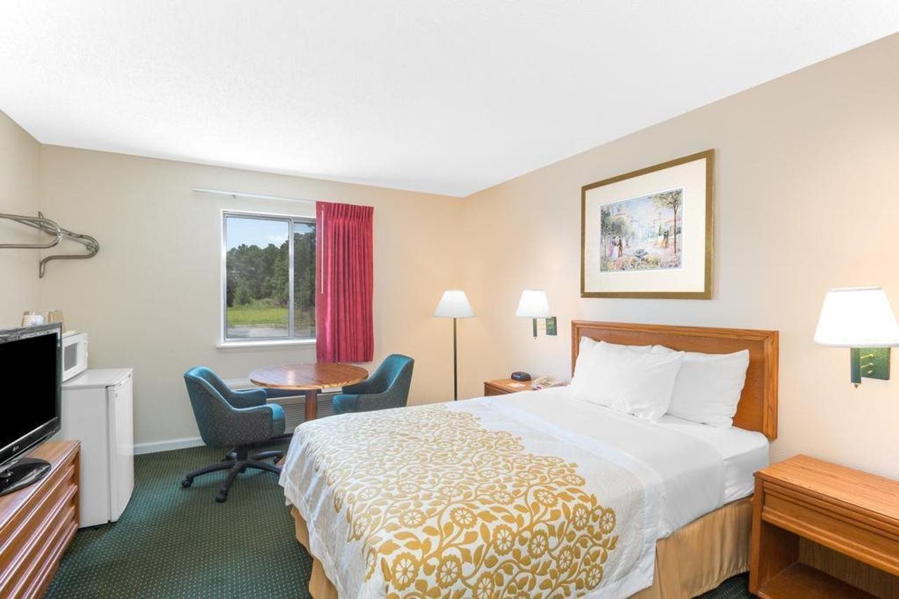 Econo Cherry Point Lodge