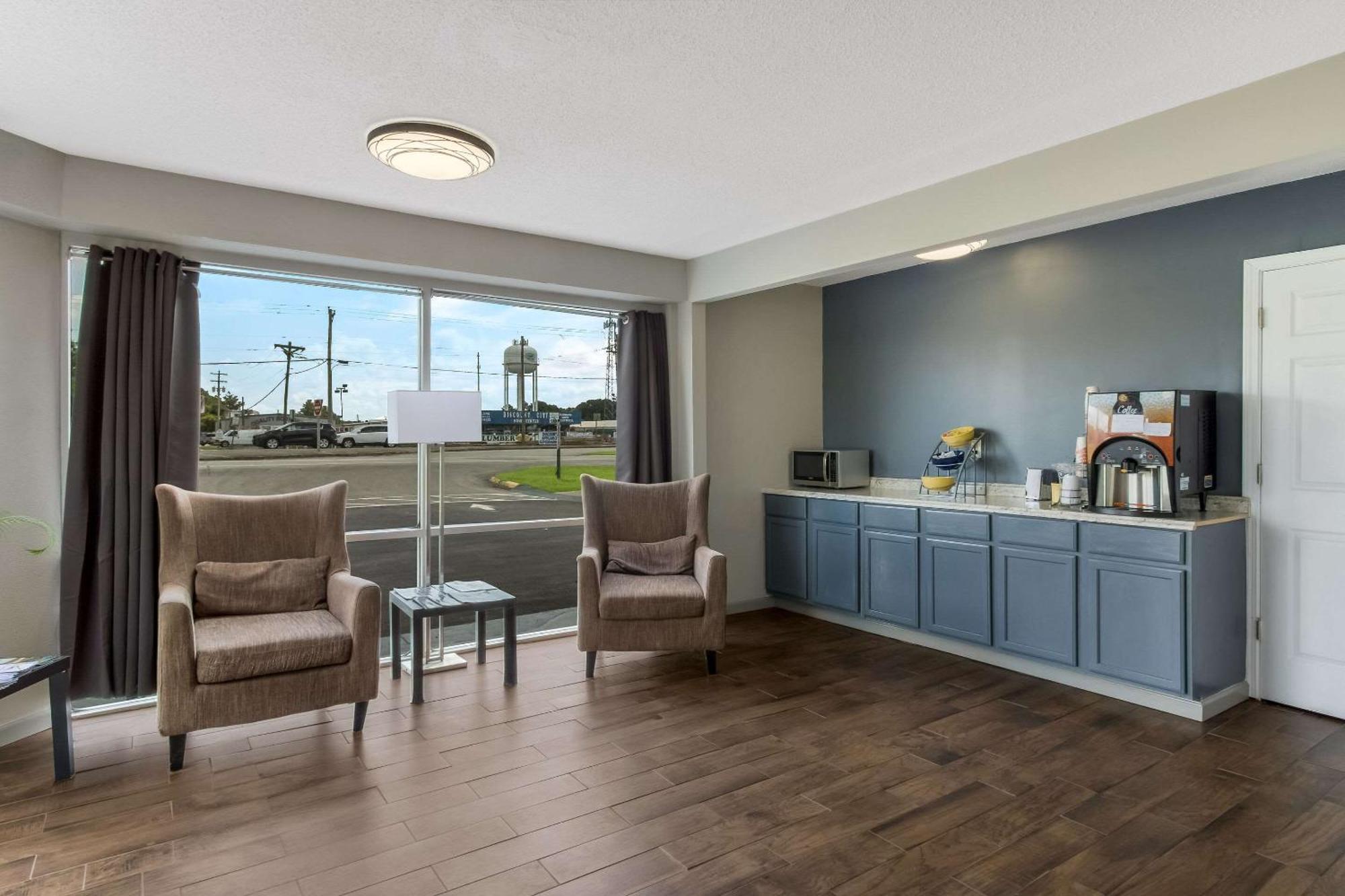 Lodge Econo Cherry Point