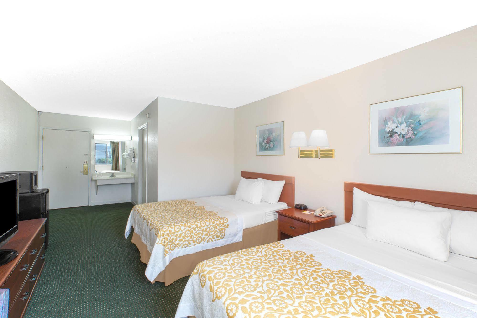 Lodge Econo Cherry Point Havelock